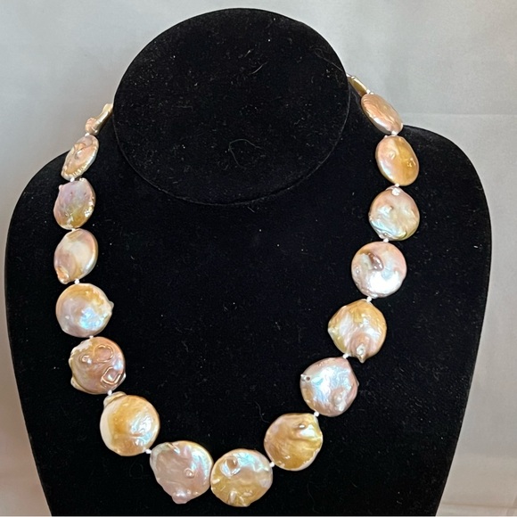 NWOT Cultured Freshwater Coin Pearl Necklace. 19”. Pink and Gray Tones. - Picture 5 of 7